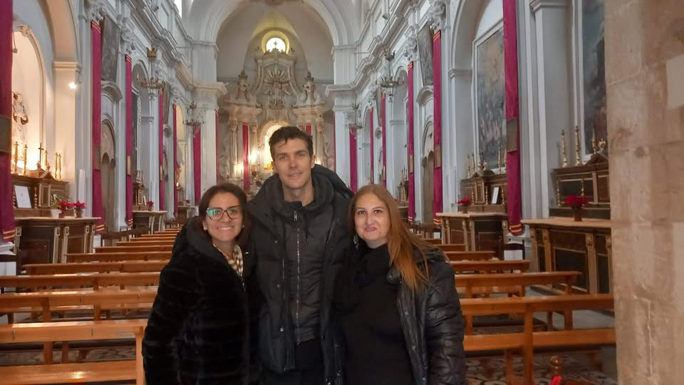 Roberto Bolle turista a Modica: visita natalizia tra arte e cioccolato