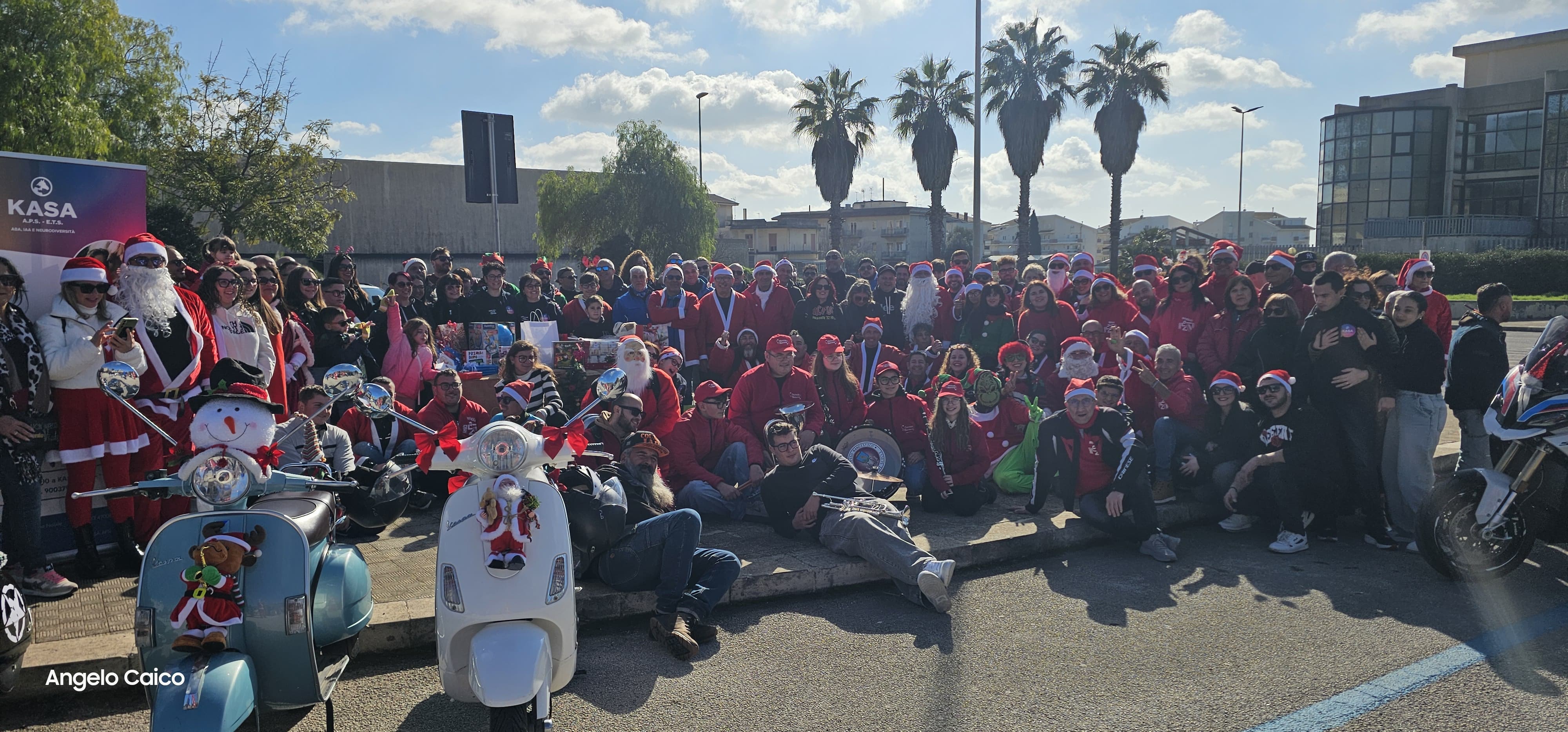Vespe e moto della solidarietà: a Modica il Natale corre su due ruote e accende la comunità