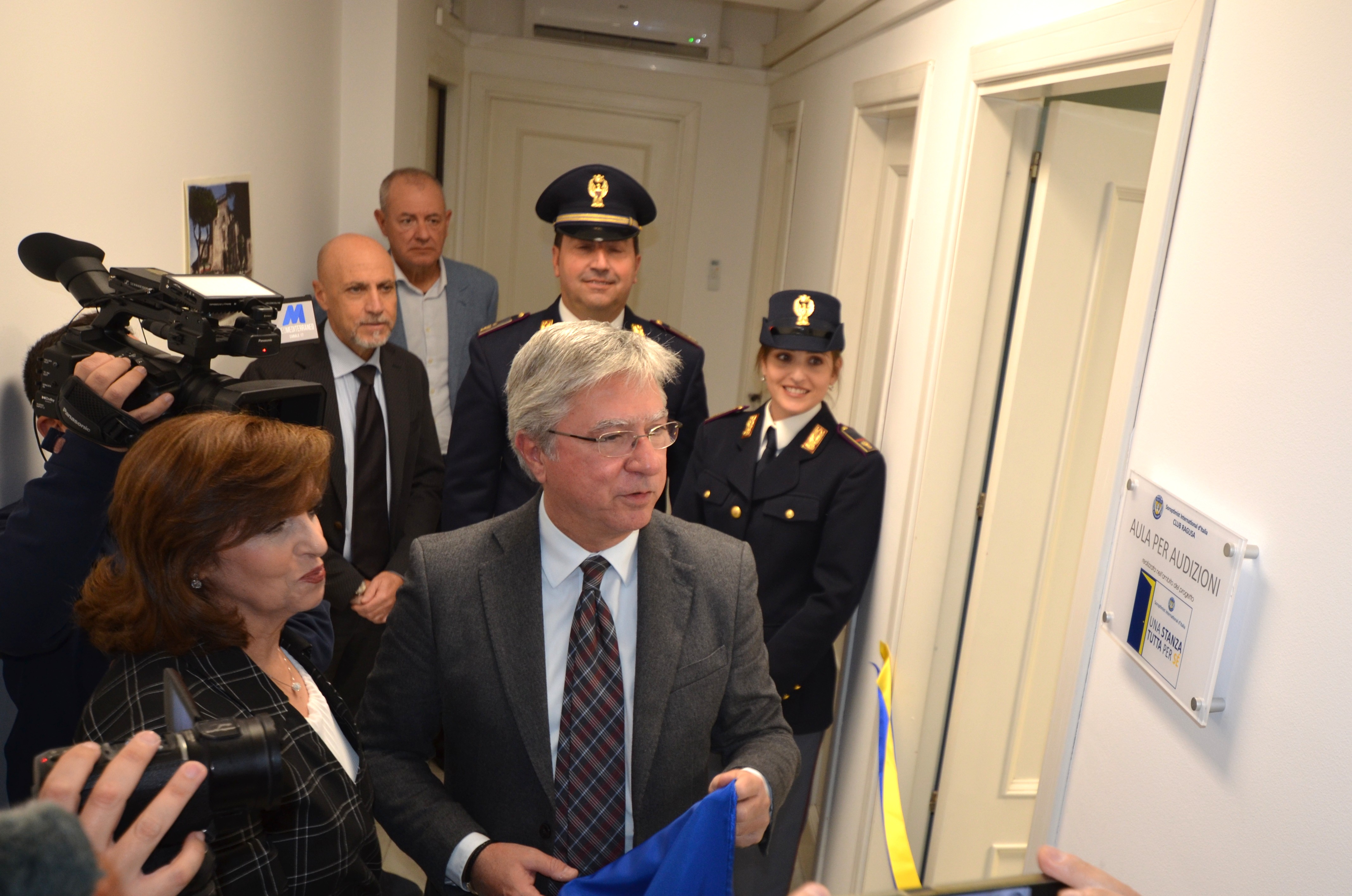 Modica, inaugurata la “Stanza tutta per sé” nel Commissariato: un rifugio sicuro per le vittime di violenza