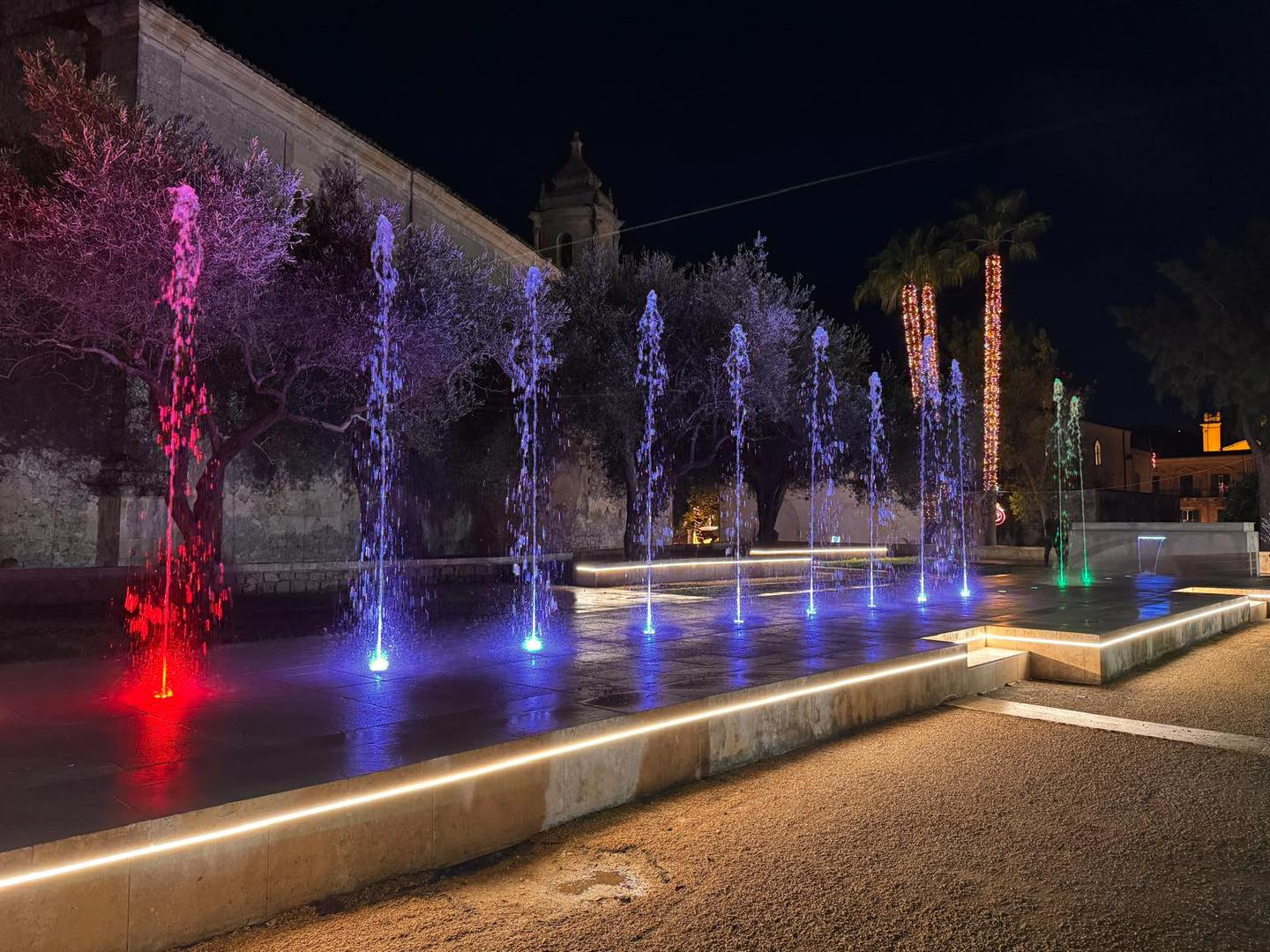 Fontane luminose ai Giardini Iblei: spettacolo ogni 15 minuti