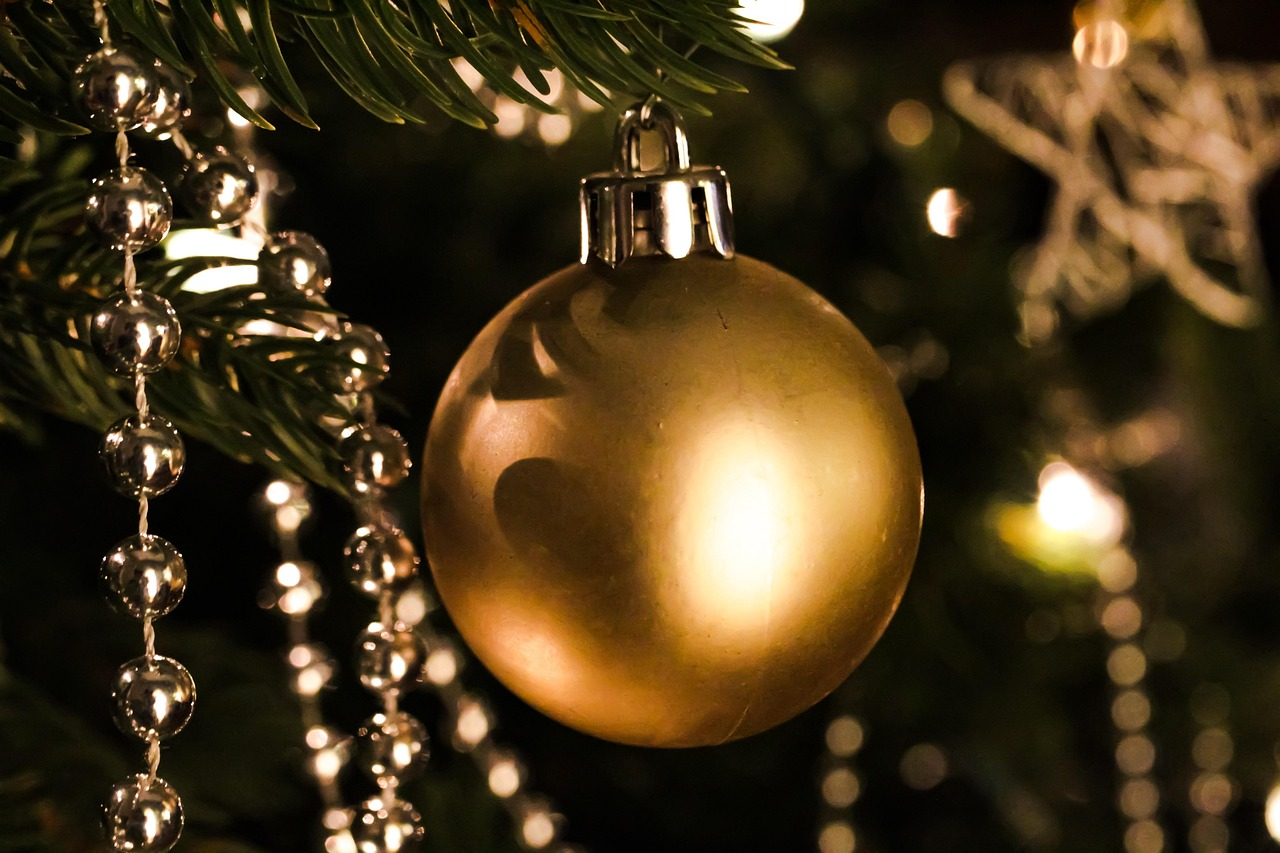 Che palle di regali di Natale, un italiano su due è pronto a riciclarlo. E voi che regalo avete ricevuto?