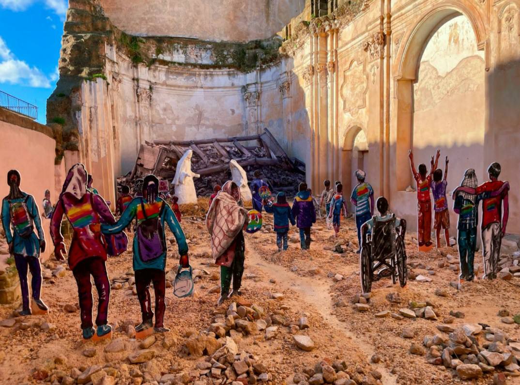 Guerra, distruzione, una bimba senza una gamba: il presepe installazione di Arturo Barbante a  Vittoria