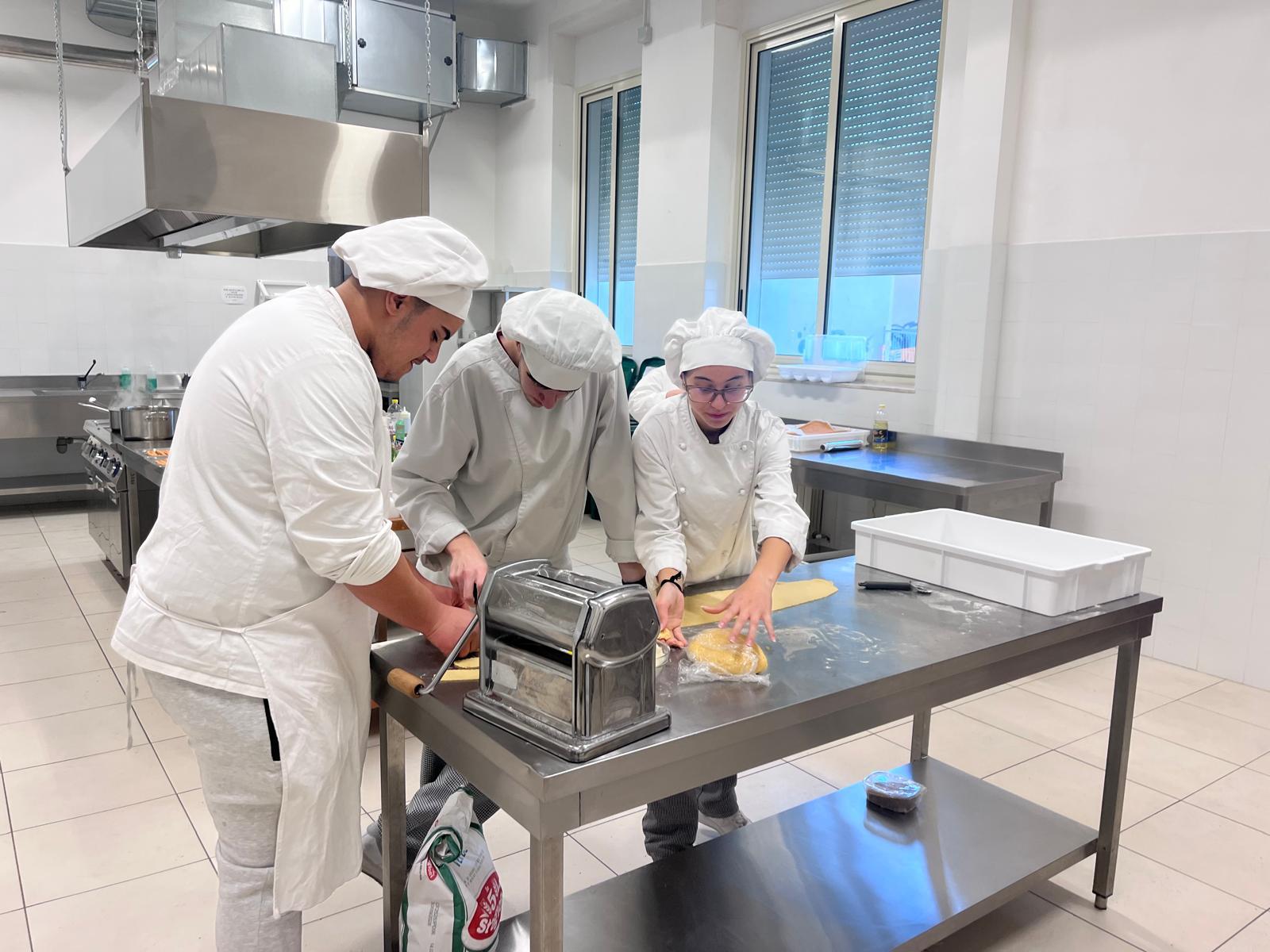 Natale a Vittoria tra gusto e multiculturalità: protagonisti gli studenti dell’Alberghiero Marconi