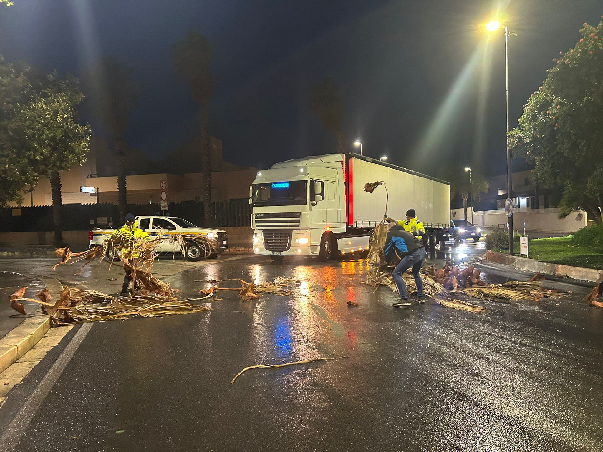 Strade allagate e alberi abbattuti: il bilancio del maltempo a Ragusa, oltre 130 interventi sul territorio