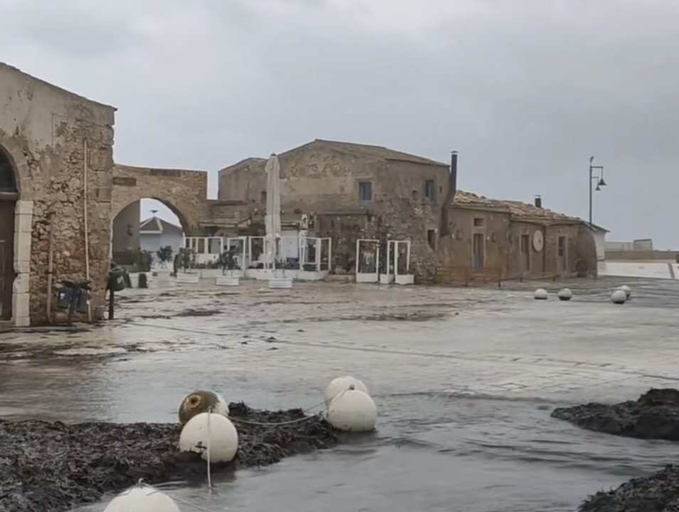 Maltempo: evacuato il borgo di Marzamemi