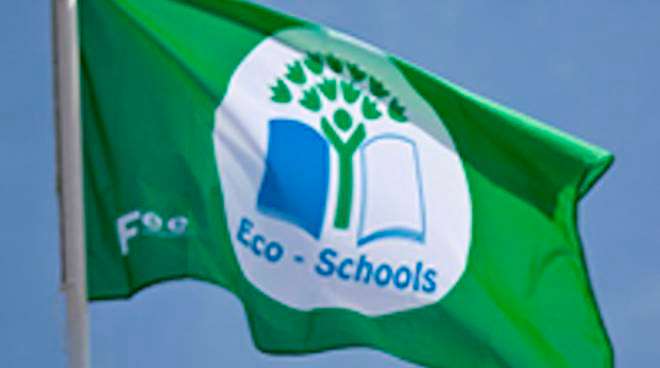 Bandiera verde Eco-School per la Don Milani di Jungi: la scuola diventa modello di sostenibilità