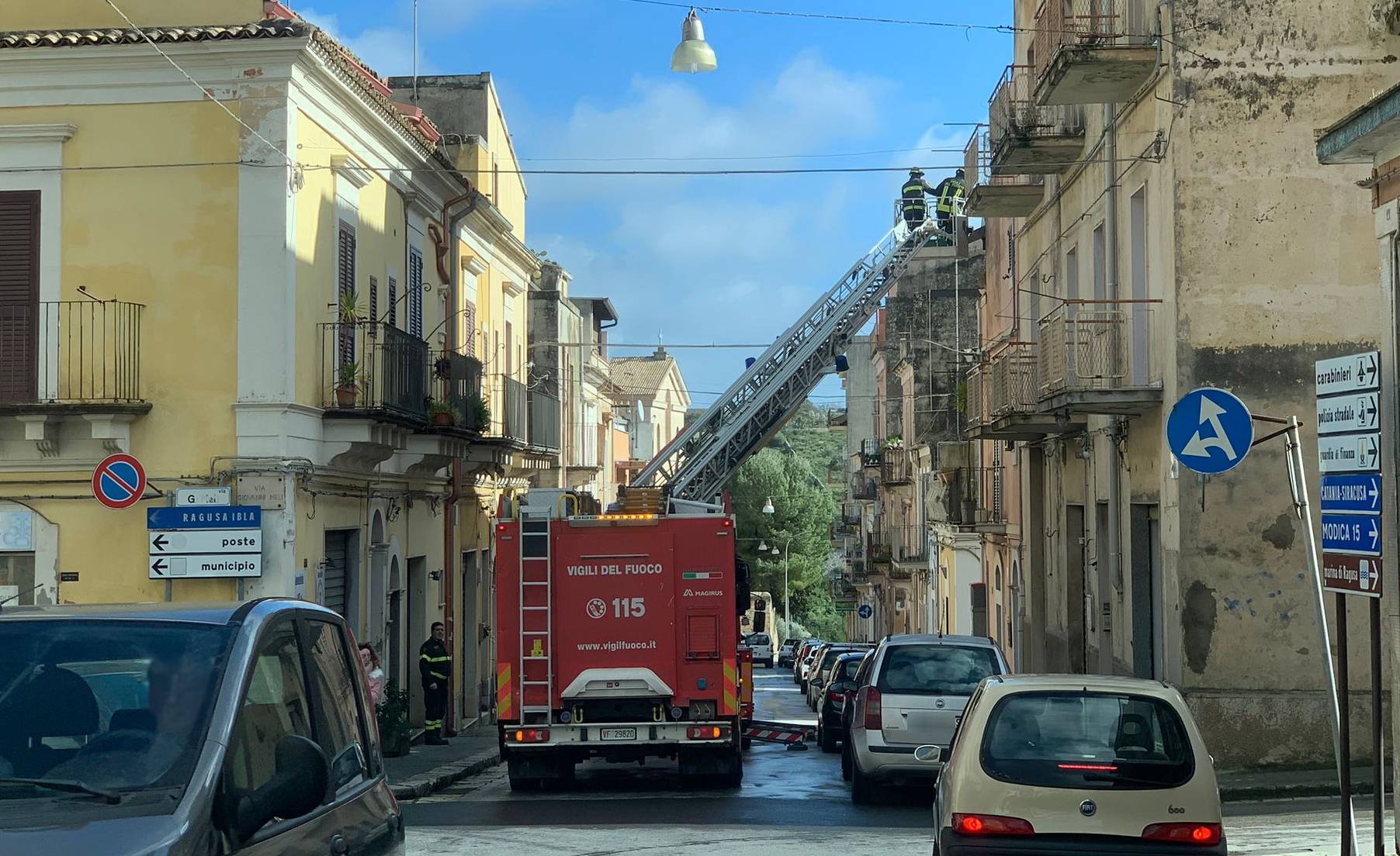 Maltempo nell’area iblea: vento a 65 km/h, danni,  disservizi diffusi e zone senza luce. Previsto progressivo miglioramento