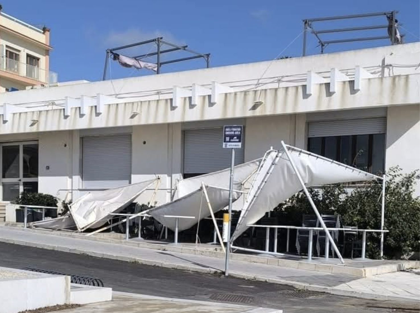 Vento e maltempo sferzano la costa iblea: danni a Marina di Modica e Scicli, e all’Emaia di Vittoria