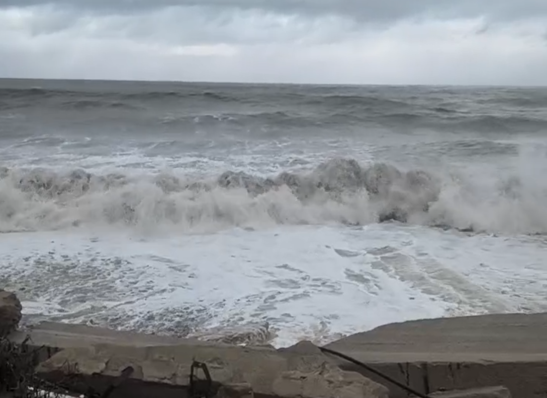 Maltempo: Sicilia nella morsa del vento con raffiche forti e mareggiate sulle coste