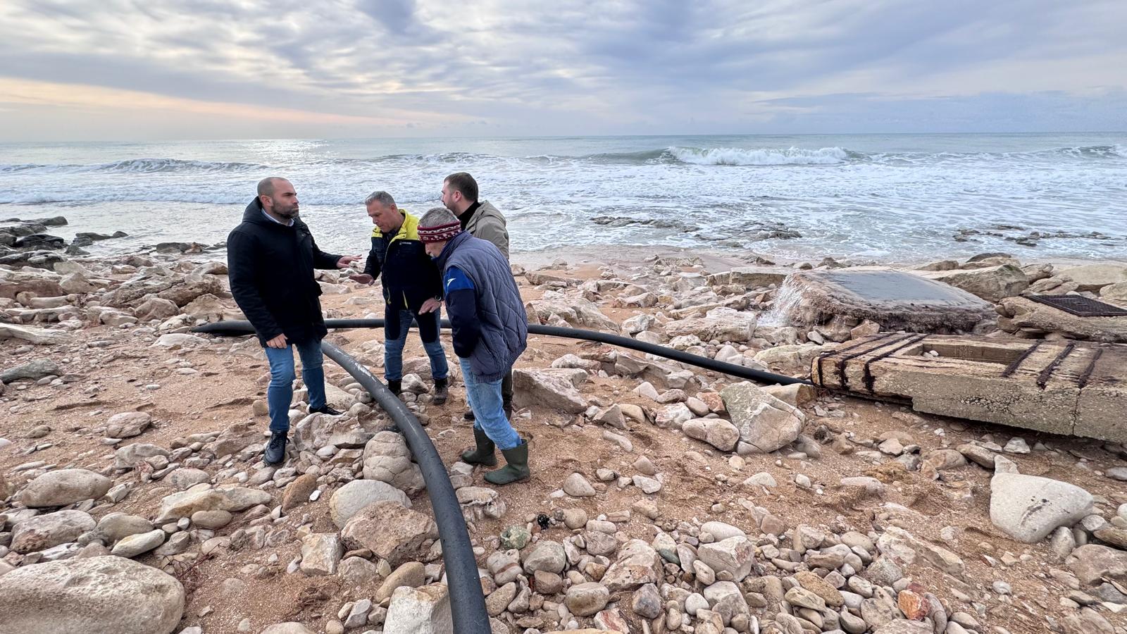 A Marina di Modica questa mattina ruspe al lavoro per riparare i danni a reti e fognature