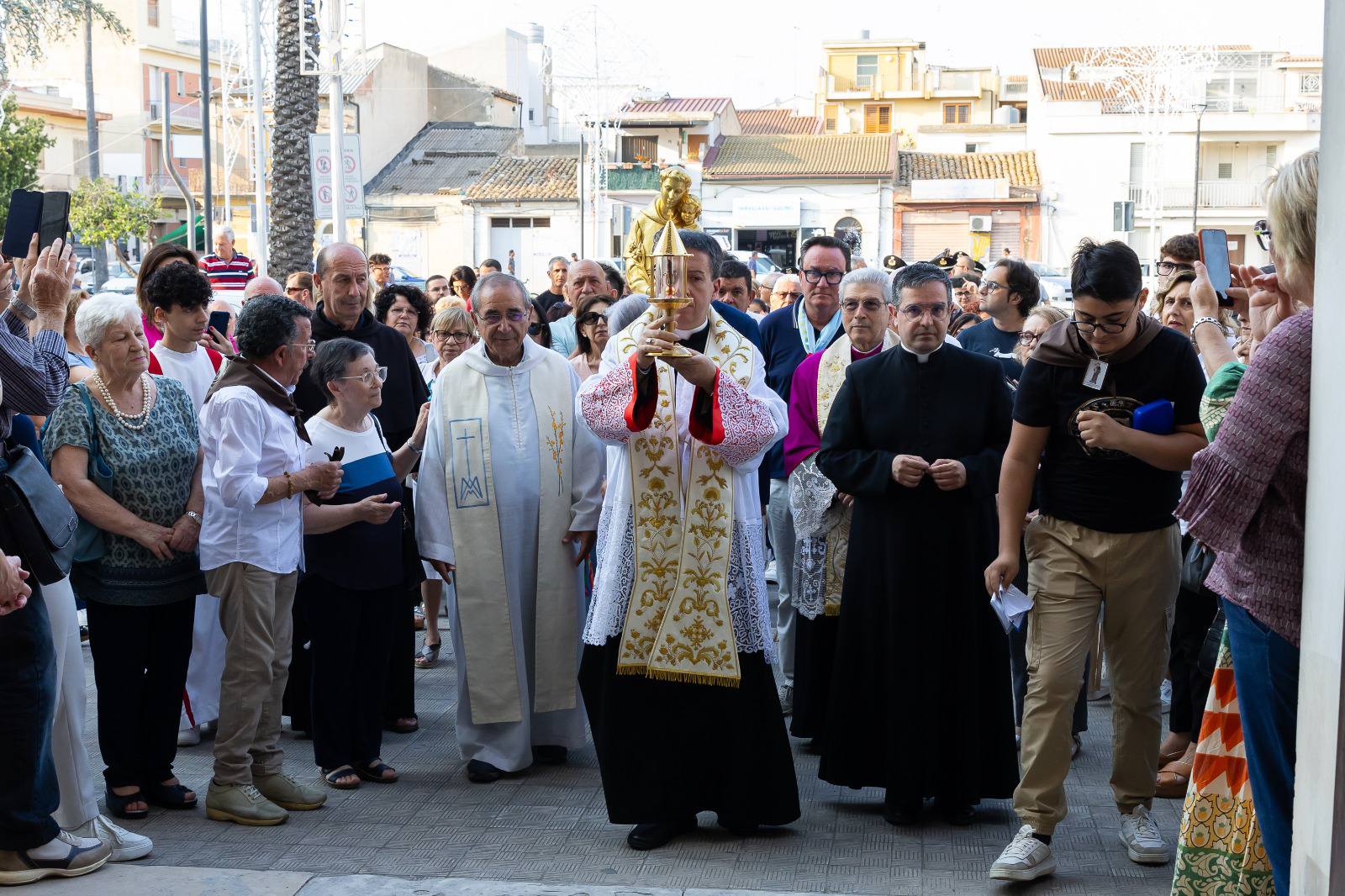 Vittoria accoglie le reliquie di Sant’Antonio di Padova: città in festa per un evento di grazia