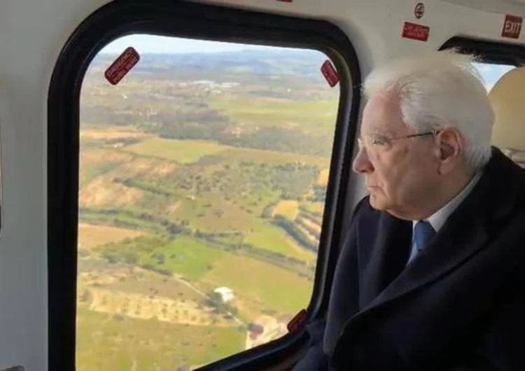Sergio Mattarella a Niscemi: sopralluogo nella zona rossa. Renato Schifani annuncia i ristori per le famiglie sfollate