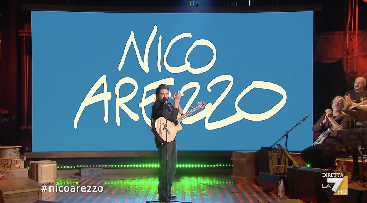 Nico Arezzo conquista “Propaganda Live”: la voce ragusana emoziona con Modugno. VIDEO