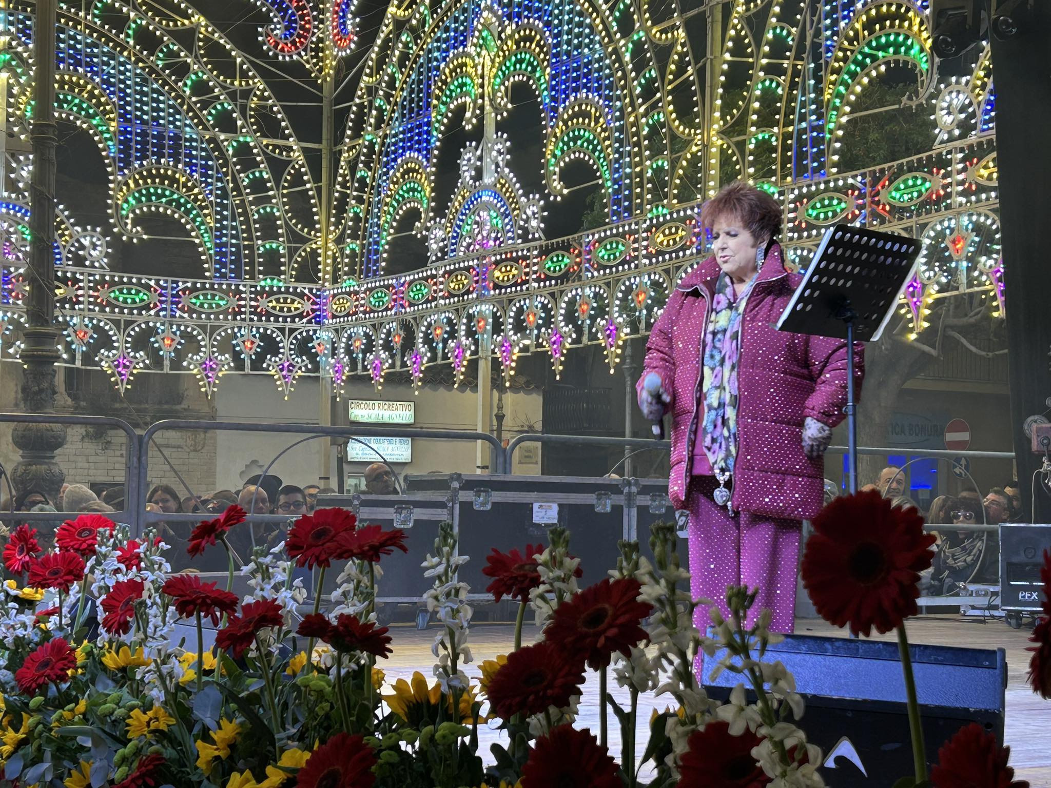 San Giuseppe da record: Orietta Berti fa esplodere Santa Croce e le sue cene, Scicli si infiora con la cavalcata. VIDEO