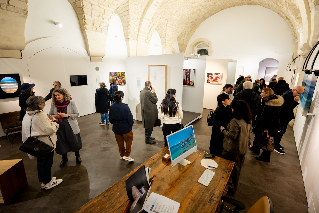 “Acqua Filo Mano Luce”: a Scicli la mostra che celebra la diversità come valore artistico