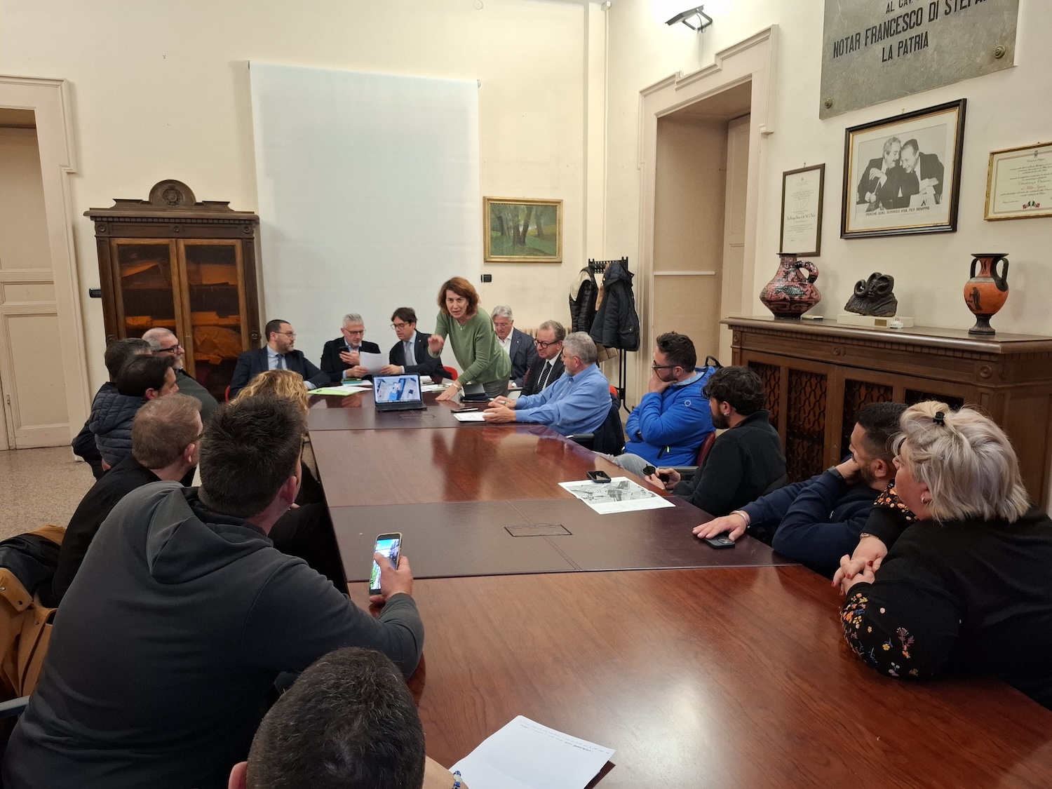 Dehors a Ragusa Ibla: stop agli ampliamenti dopo confronto acceso in Comune tra Amministrazione e commercianti