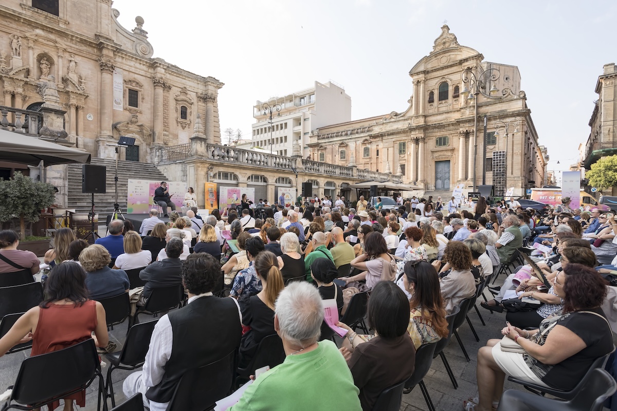 A Tutto Volume torna a Ragusa: tra gli ospiti Stefania Auci, Dario Bressanini e Serena Dandini