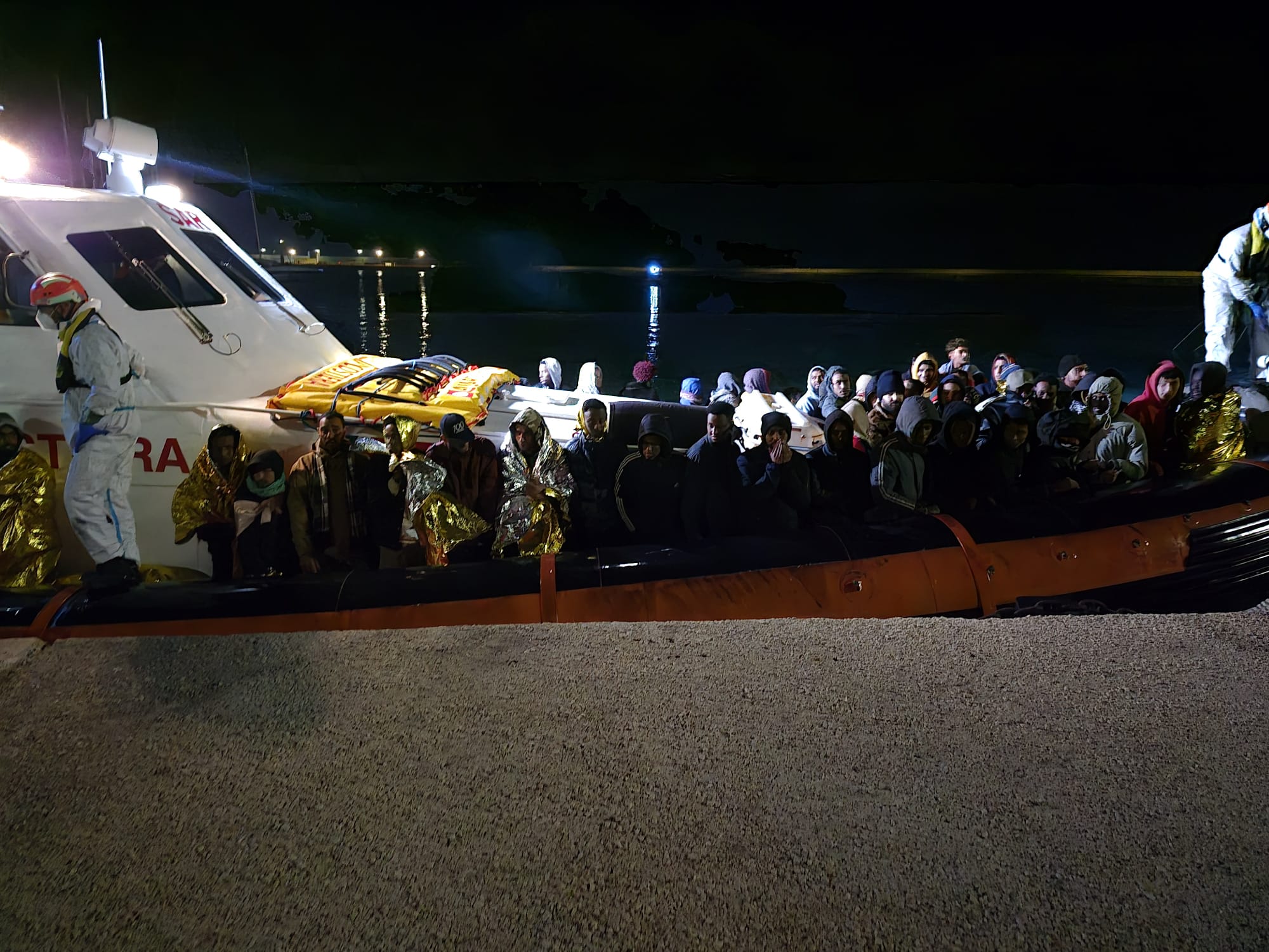 Sbarco a Pozzallo; anche 8 minori tra i 60 messi in salvo