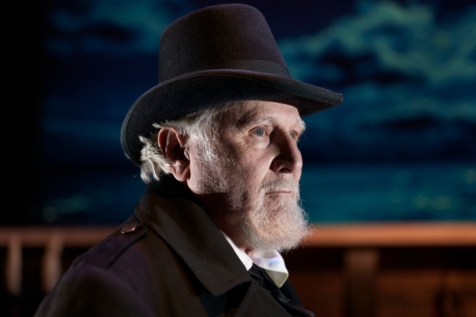 Il capitano Achab prende vita: Moni Ovadia protagonista di “Moby Dick” a Modica