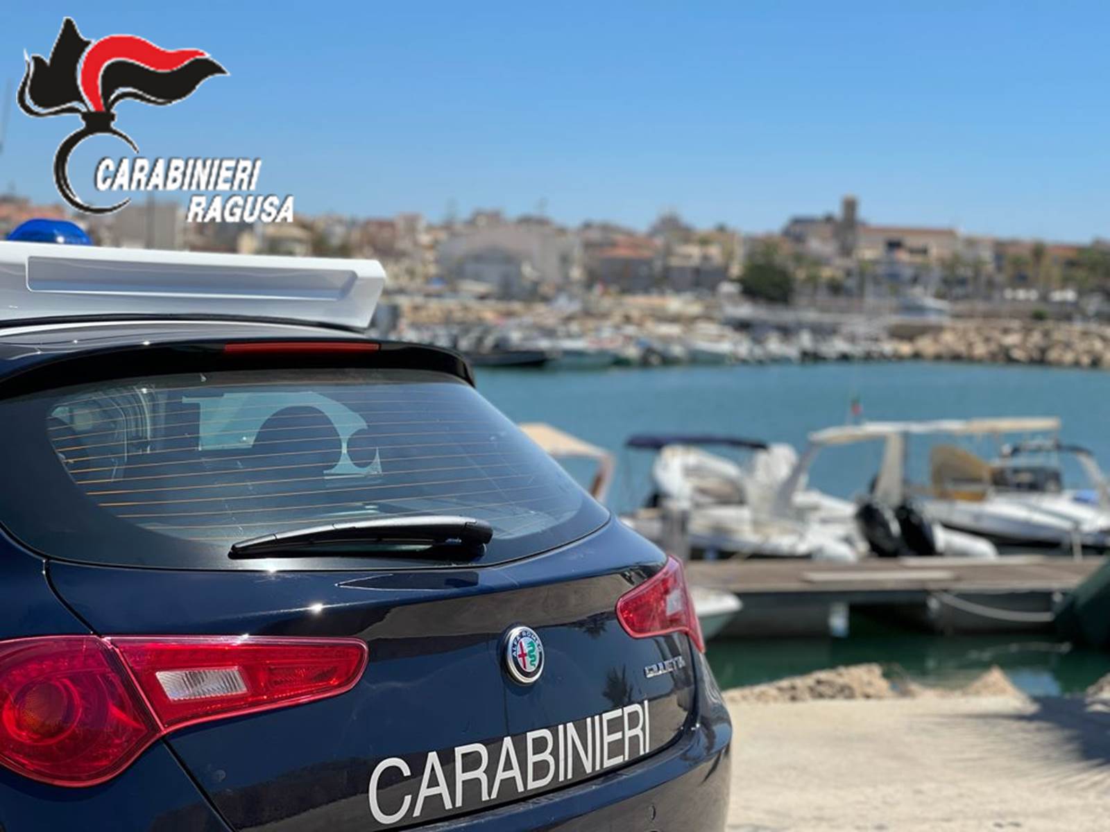 Un 16enne sorpreso con tirapugni e martelletto a Scoglitti: denunciato
