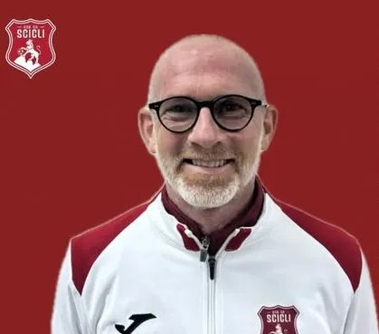 Scicli calcio, cambio alla guida tecnica: Angelo Tasca lascia la panchina cremisi