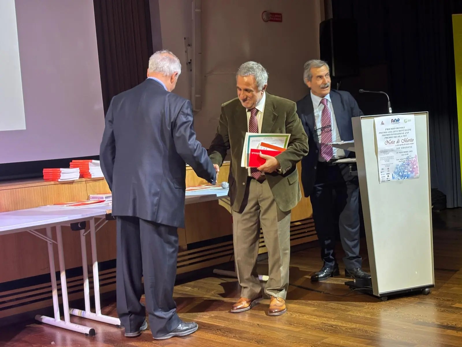 Giovanni Morello riceve il Premio “Vittoria Insigne”: eccellenza nella didattica e nella formazione
