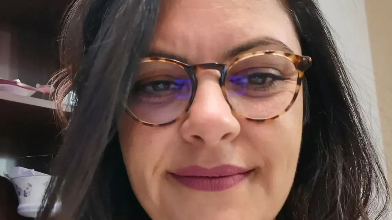A Sampieri i funerali di Loredana Alfano diventano gesto di speranza per la “Casa gialla”. Questo lunedì
