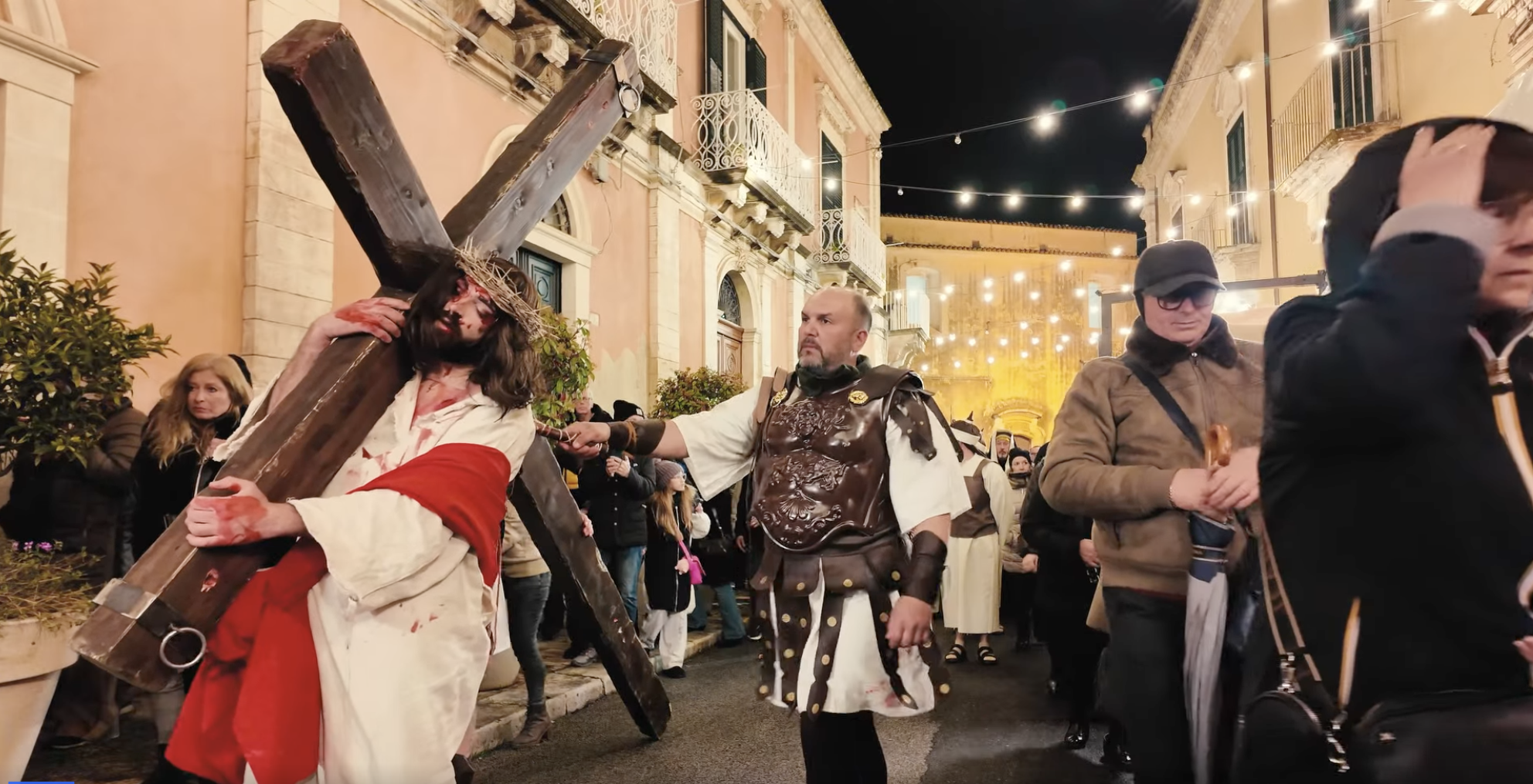 Un’emozione collettiva: la Via Crucis Vivente conquista Ragusa Ibla. VIDEO e FOTO