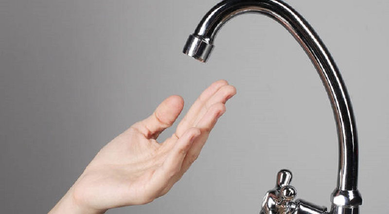 Senza acqua da un anno: “Nessuna risposta da Iblea Acque, mi porto l’acqua da Monterosso”