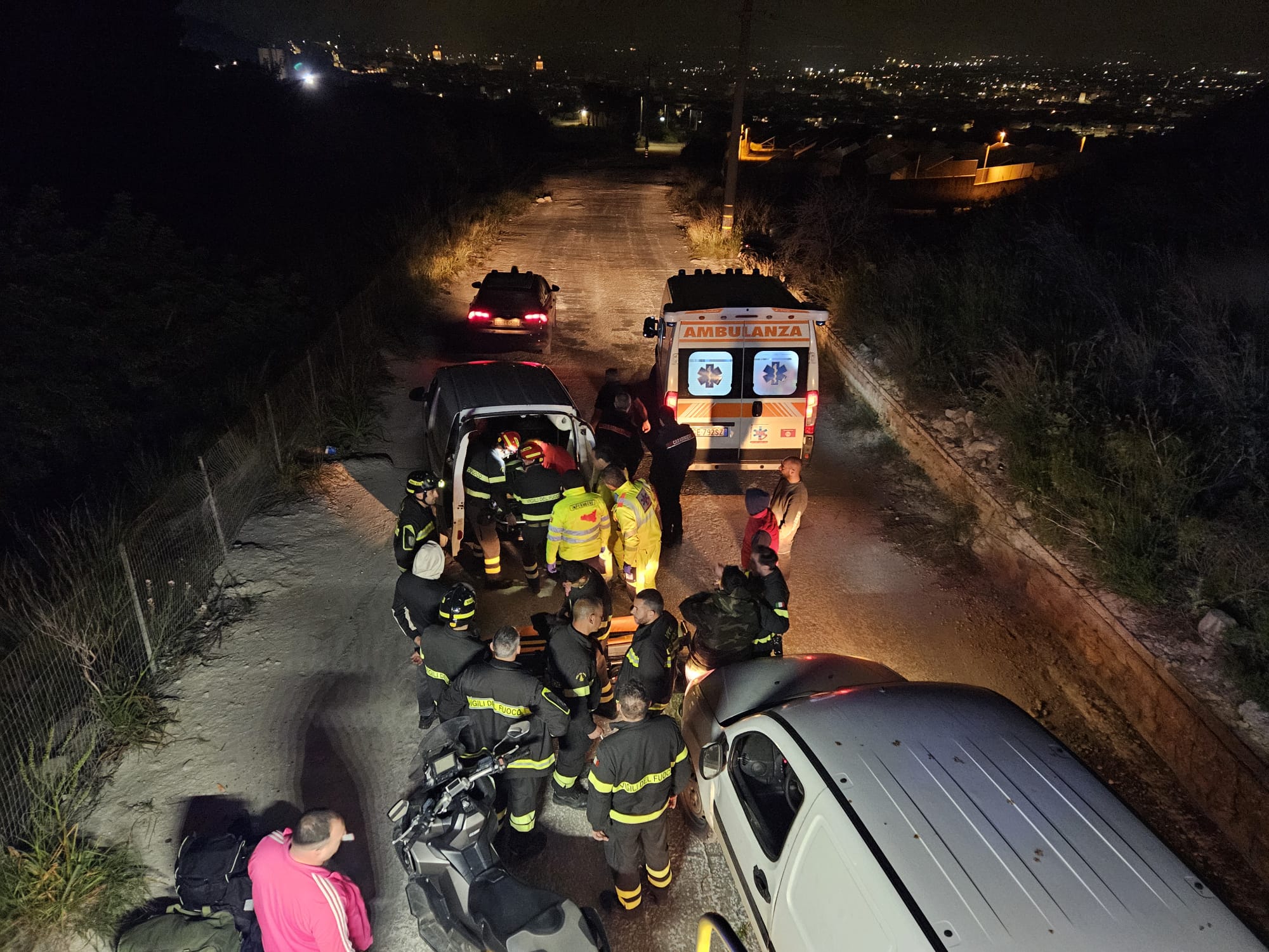 Precipita in una scarpata: salvato uomo da Vigili del Fuoco