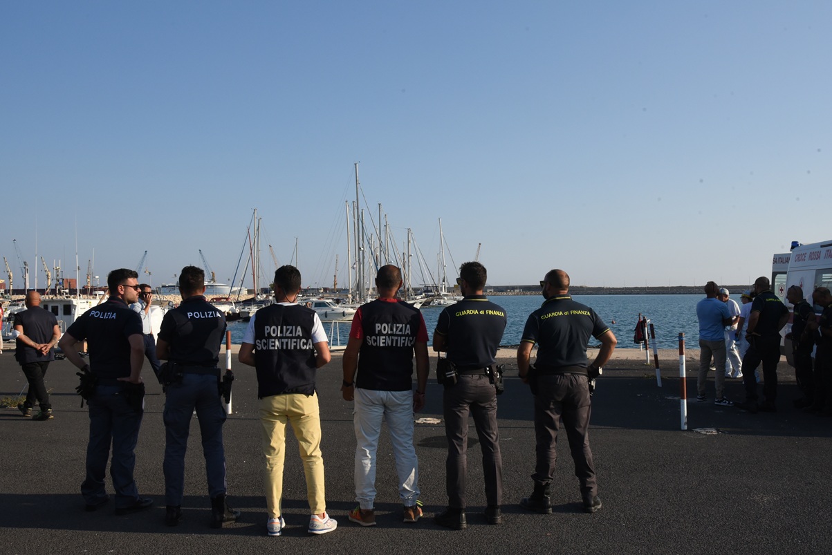 A Pozzallo fermati due presunti scafisti egiziani dopo lo sbarco di 65 migranti