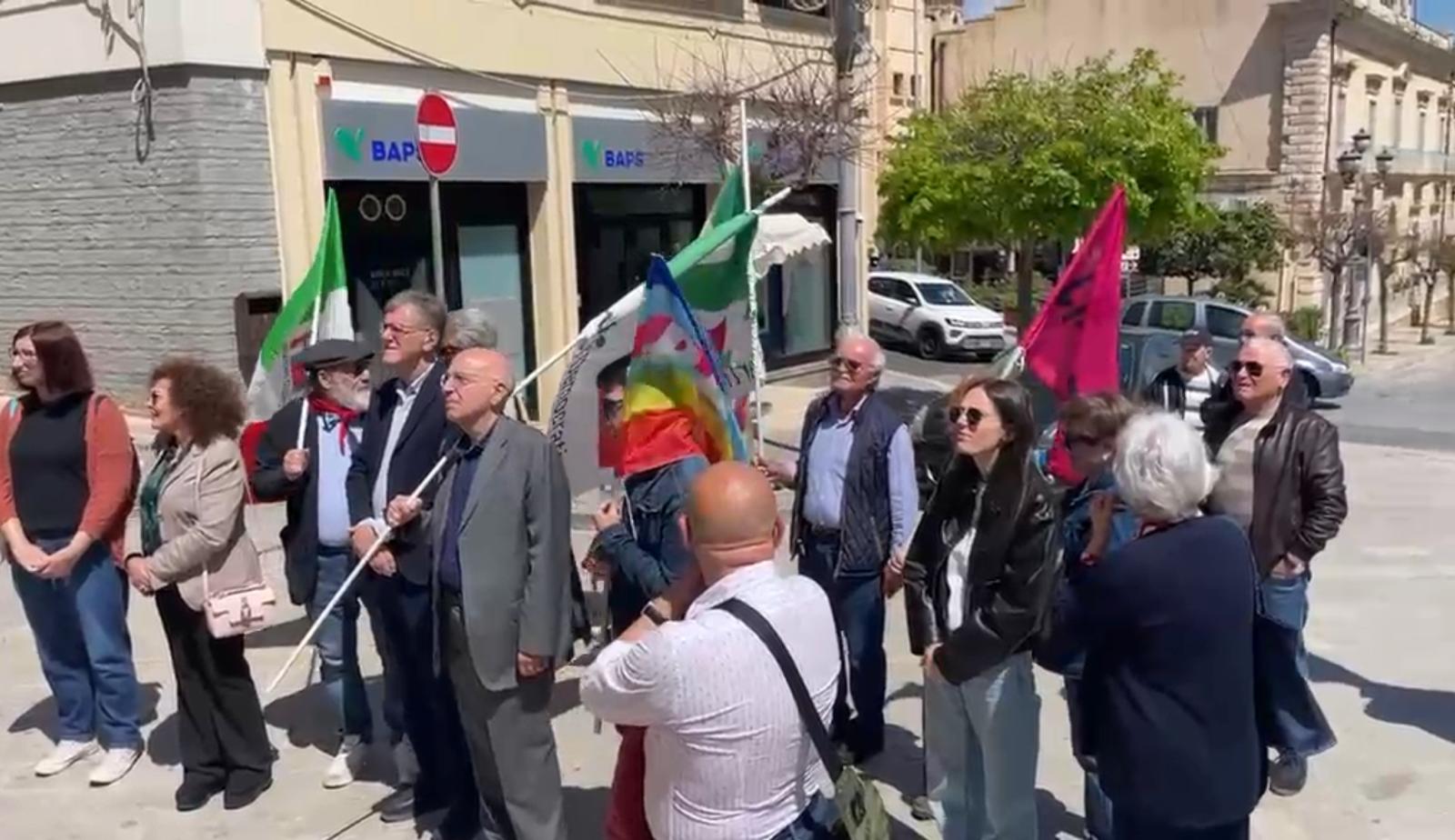 Schiaffo alla storia a Ispica: l’Amministrazione taglia corteo e “dimentica” i propri eroi. Stornello (PD): “Indegno”
