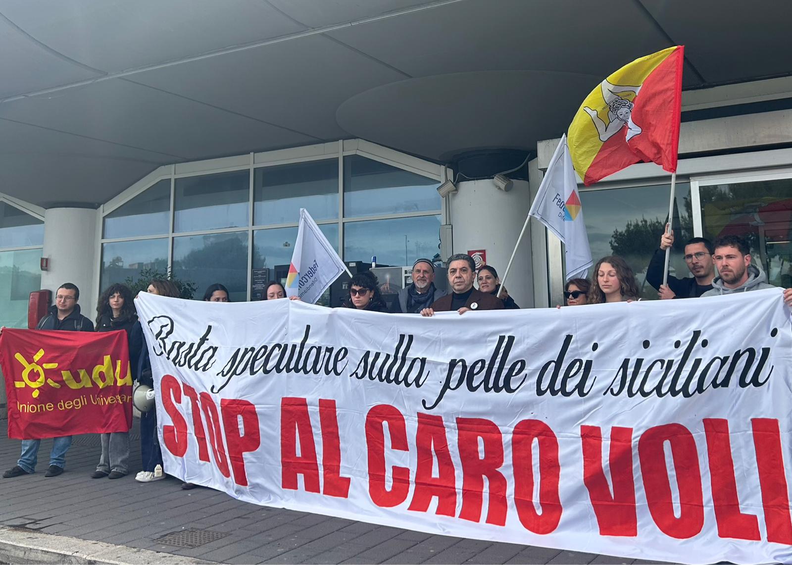 Caro voli: proteste a Catania perché “Tornare in Sicilia non può essere un lusso”