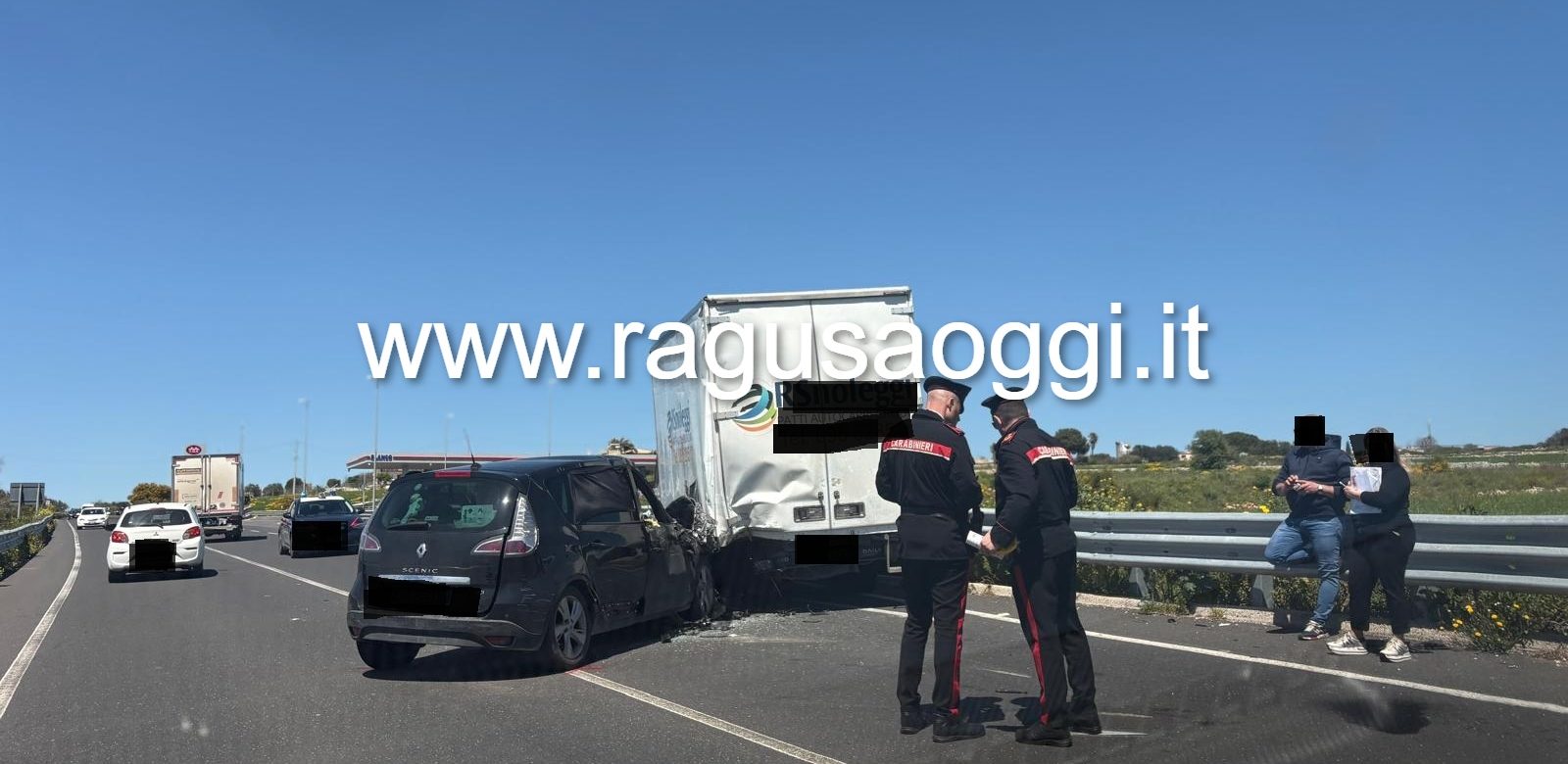 Incidente Modica-Pozzallo: scontro tra auto e furgone