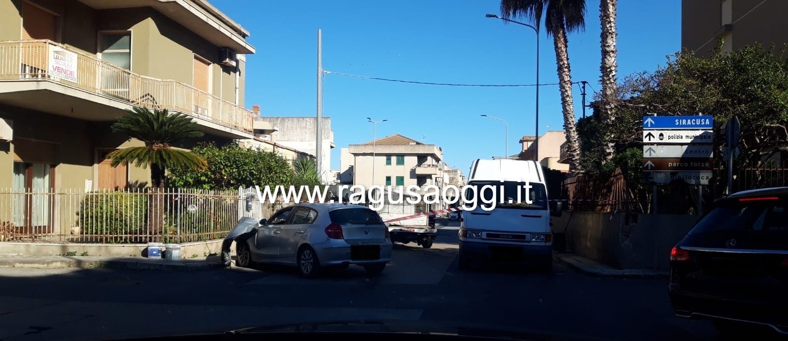 Incidente a Ispica in via Statale: scontro tra auto e autocarro