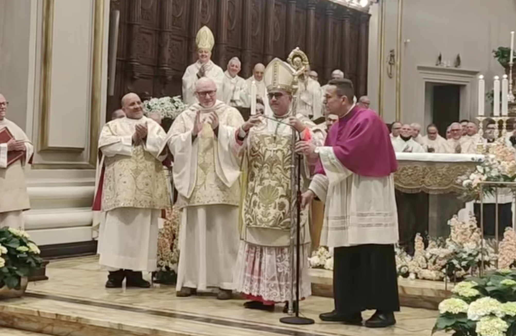 Il diacono Gianni Corallo diventerà sacerdote: l’annuncio del vescovo La Placa durante la messa crismale.  VIDEO