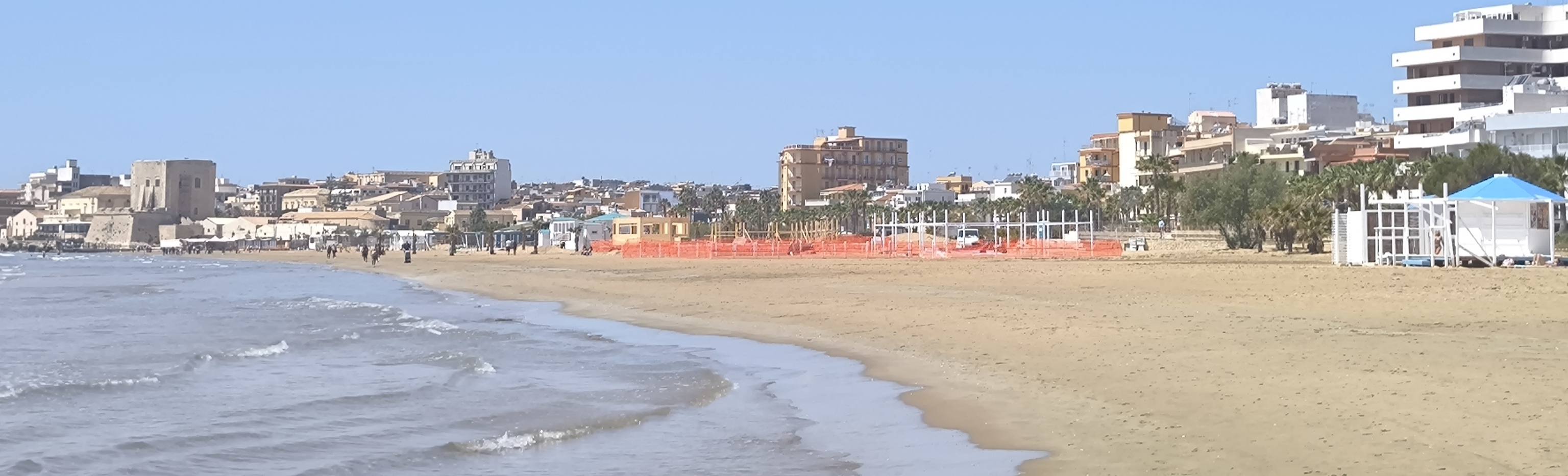 A Pozzallo i nuovi stabilimenti a Pietrenere accendono il dibattito: “Spiaggia libera a rischio”