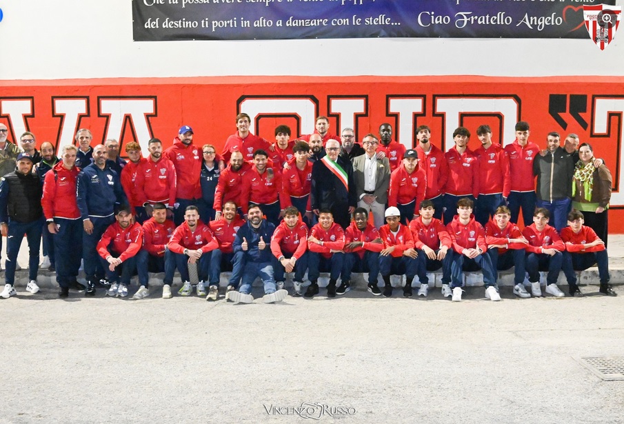 Un murale dedicato a Turi Ottone: il Vittoria prepara il rush finale  con la festa degli ultras
