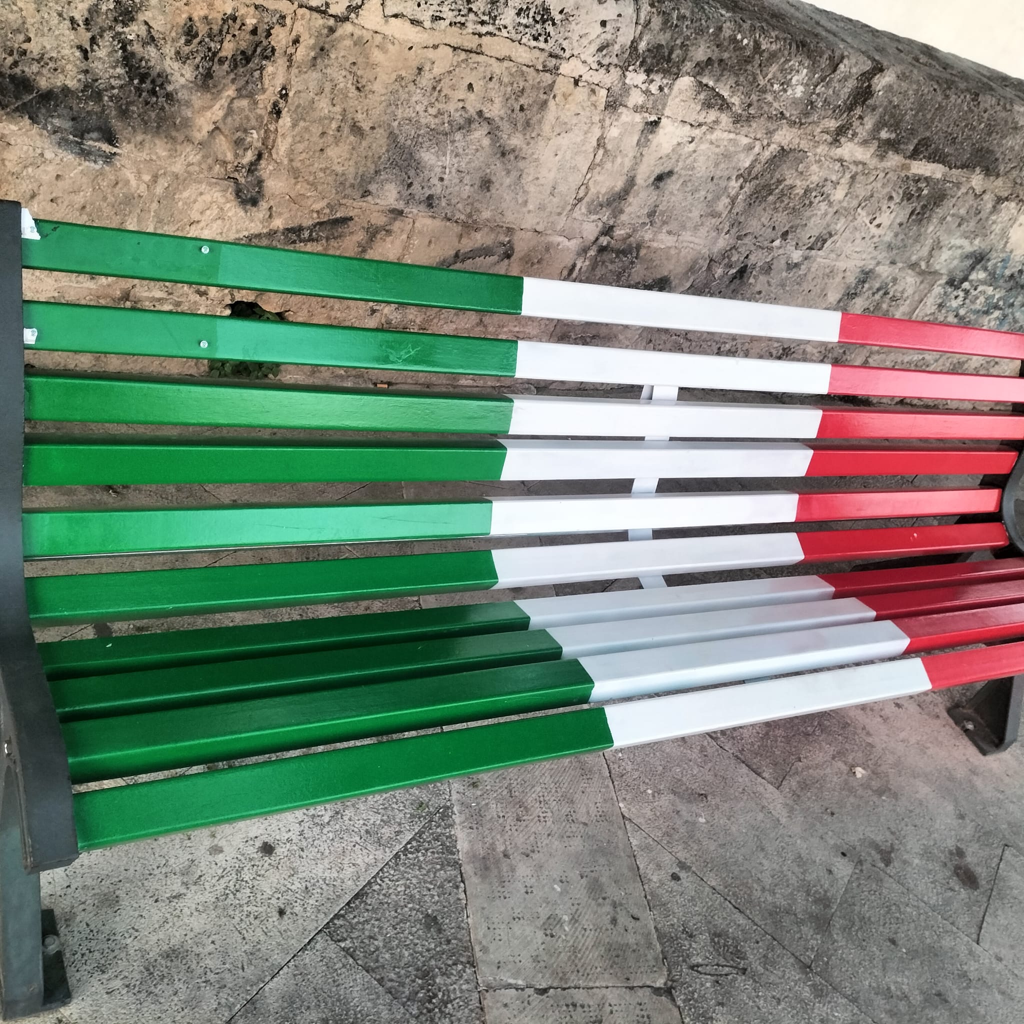 A Modica vandalizzata la panchina tricolore al Pizzo