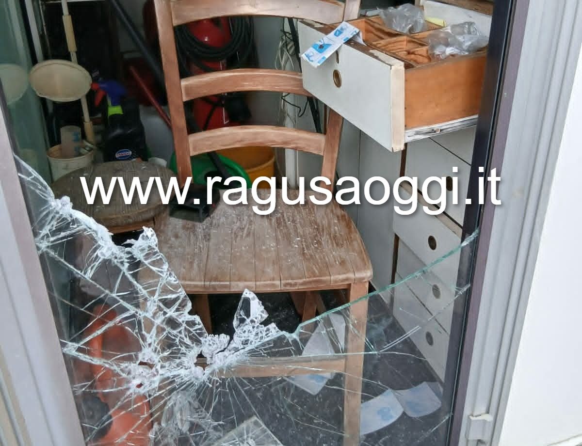 Ancora vandalismi a Modica: preso di mira distributore di benzina in C.so Vittorio Veneto, pieno centro storico