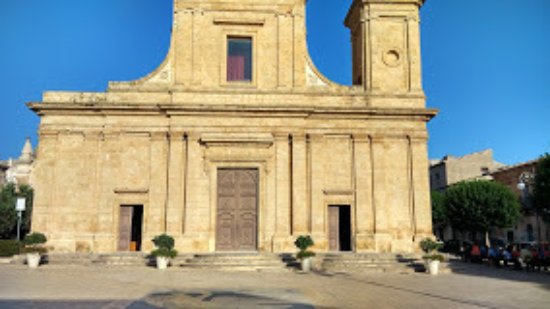 Ladri in azione a Santa Croce Camerina: rubano le grondaie in rame della chiesa di San Giovanni Battista