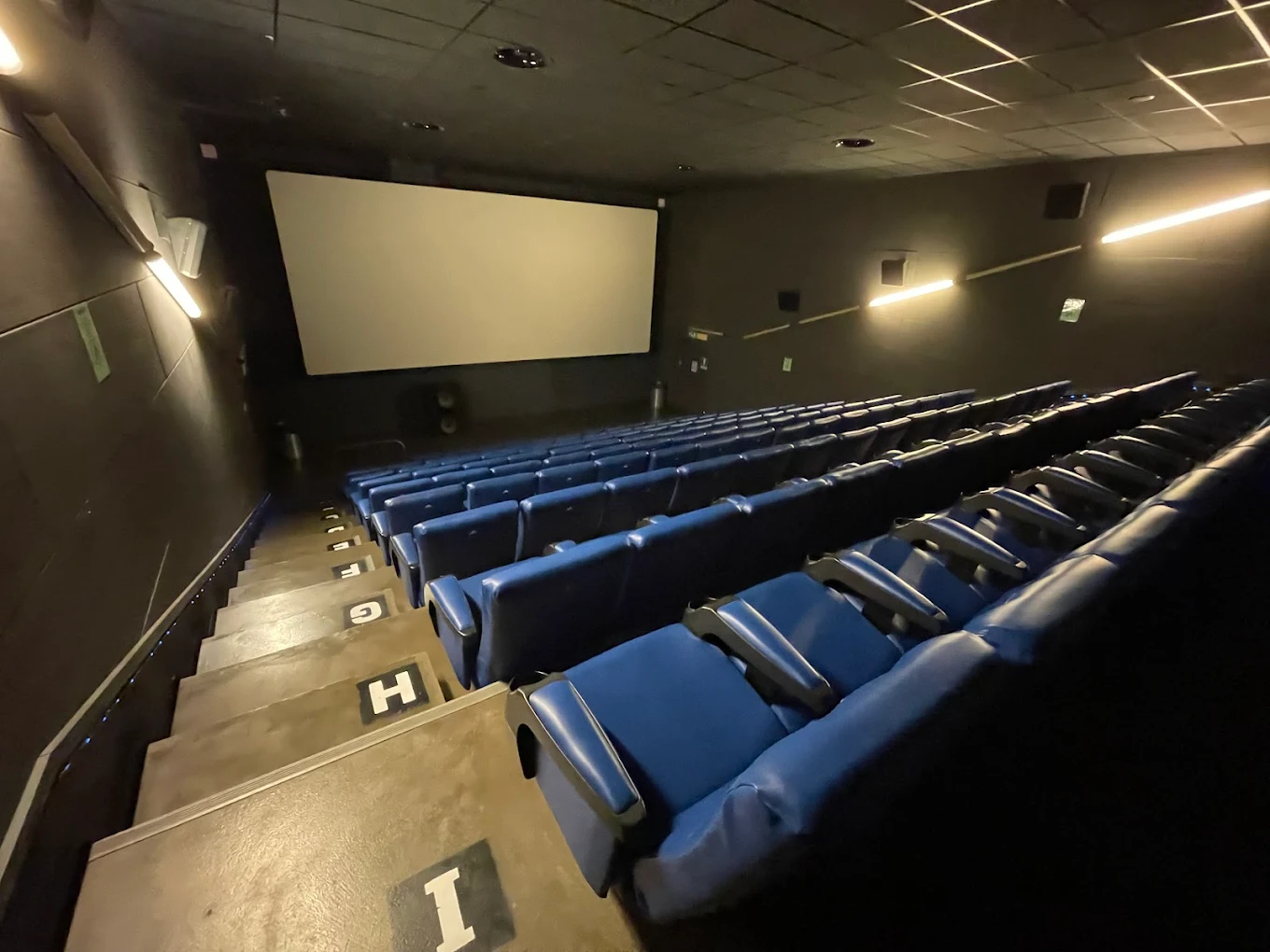 Madison Cinemas rompe il silenzio: “Pronti a riaprire, ma così il cinema rischia di chiudere davvero”. Presentato ricorso al Tar