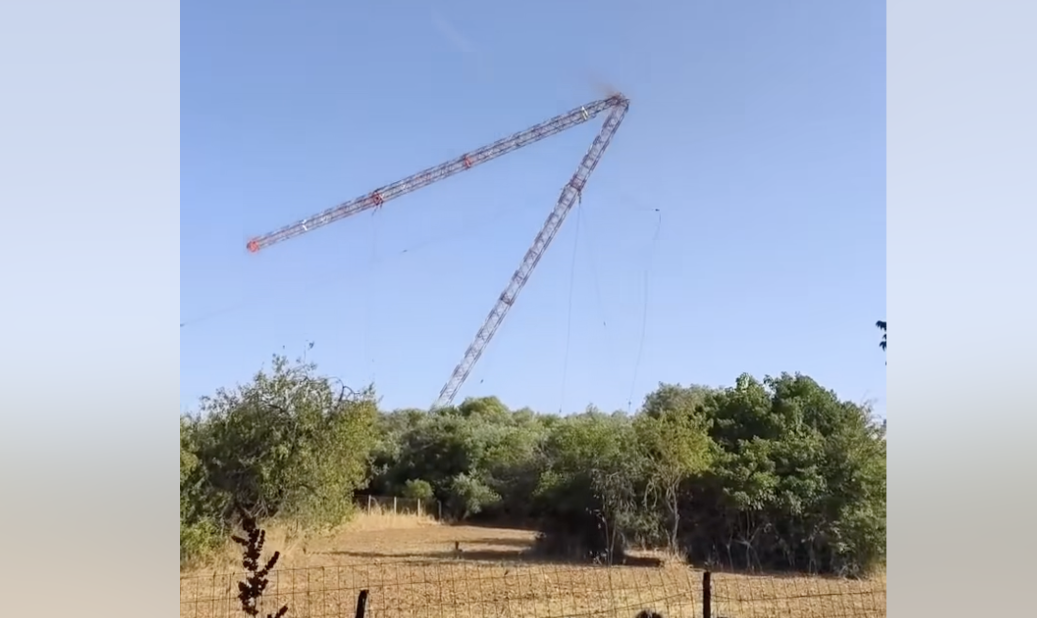 Antenna Rai, il paradosso infinito: prima il vincolo addirittura “etnoantropologico”, poi la demolizione e ora la causa del Comune per i danni immateriali