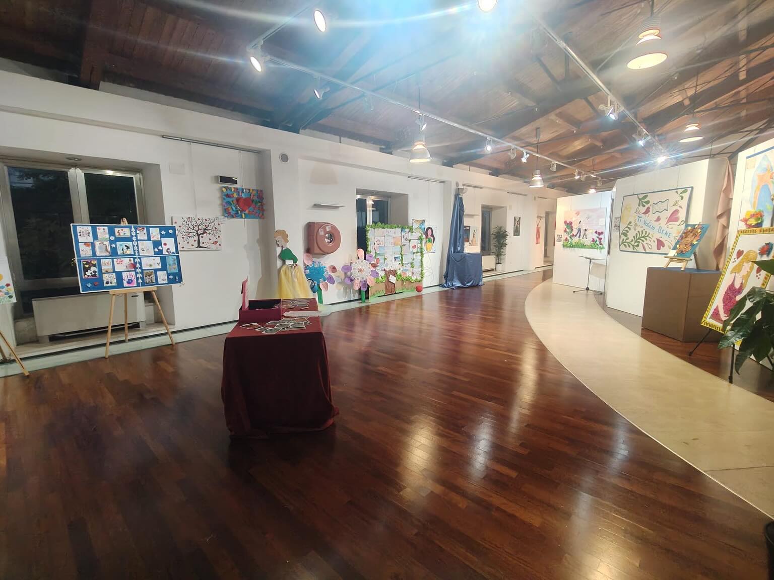 Festa della mamma: a Pozzallo la mostra “Dedicato a te, mamma!” dei ragazzi del Rogasi