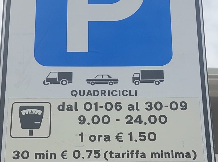 Marina di Ragusa bella ma salata! Parcheggio in Piazza Padre Pio 1,50 euro l’ora. “Così il turismo si allontana”