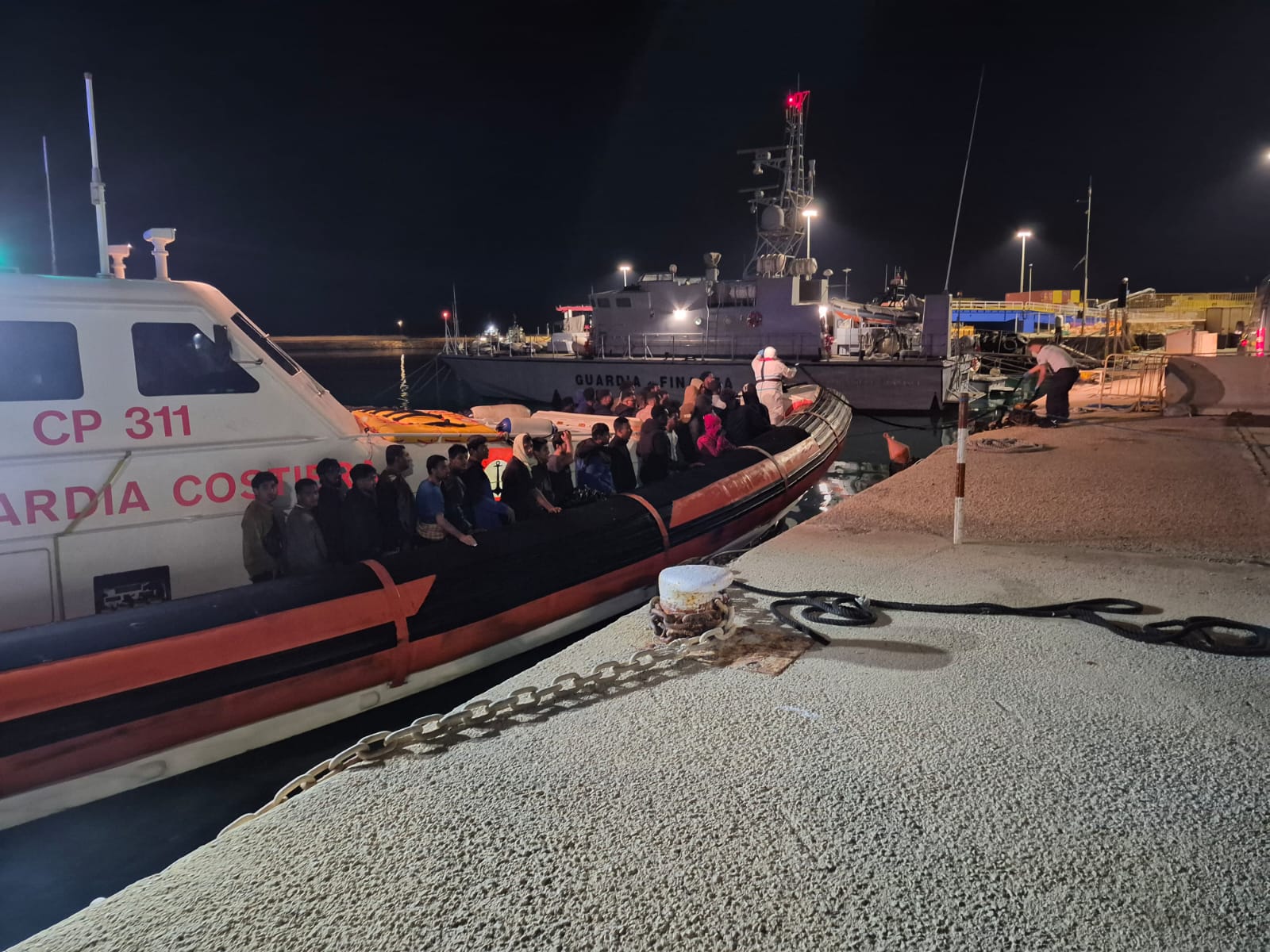 Cento migranti sbarcati a Pozzallo in meno di 12 ore