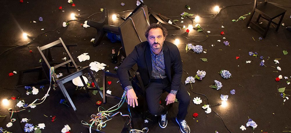 Fabio Troiano protagonista a “L’ingegnere di Babele”: in scena “Il Dio bambino” di Gaber e Luporini