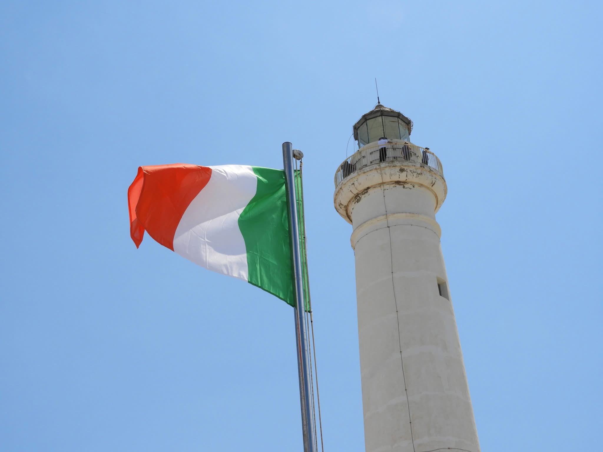 Faro Scalambri protagonista: Punta Secca richiama migliaia di visitatori