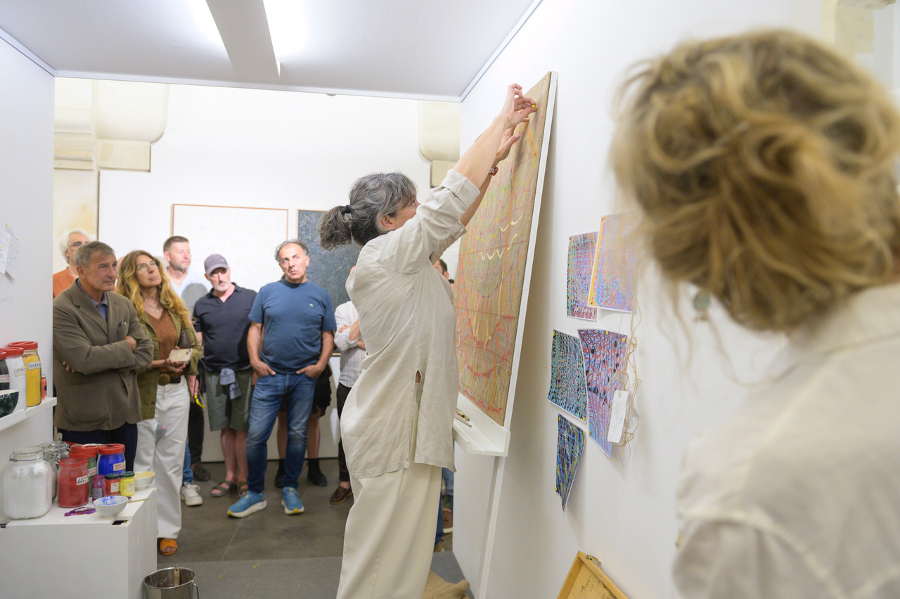 Scicli capitale dell’arte contemporanea: trionfo per “Mappe Minerali” di Stefania Orrù