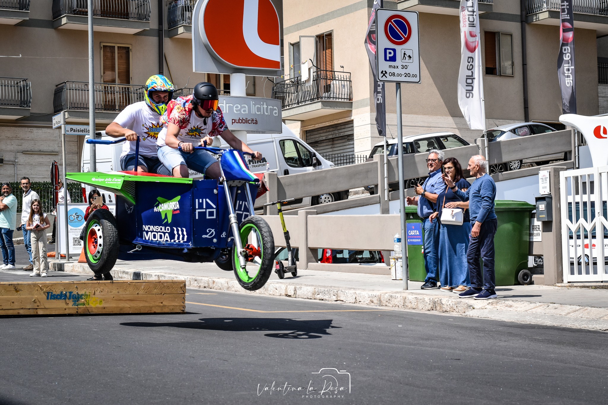Ragusa si accende con la Wacky Races: sfida tra auto fatte a mano e spettacolo in strada